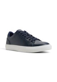 Sneaker in pelle blu navy con suola in gomma bianca, punta arrotondata e lacci piatti. Presenta cuciture minime e una finitura liscia.