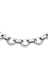 Collar de cadena de plata con eslabones en forma de corazón con detalles calados, alternados con eslabones ovalados lisos, acabado pulido.