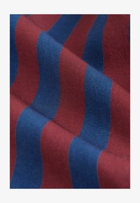 Kijelölve, navy burgundy