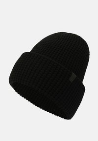 Gorro de punto negro con un patrón texturizado y acanalado. Cuenta con un dobladillo y una pequeña etiqueta negra de la marca en el lateral.