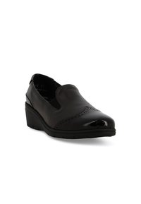 Scarpa slip-on in pelle marrone scuro con tacco basso a zeppa, cuciture decorative perpendicolari e punta lucida in vernice.