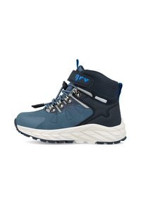 Bota de senderismo azul con un diseño liso y texturizado, que presenta una suela ligera, ojales metálicos y una correa de velcro.
