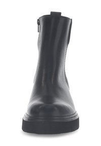 Bottine en cuir noir avec une finition lisse, bout rond et semelle à plateforme basse. Elle possède une fermeture éclair sur le côté pour un enfilage facile.