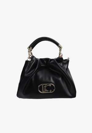 Czarna skórzana torebka z marszczonym wzorem, z akcentem w postaci logo i teksturowanym, zakrzywionym uchwytem. Obecne są złote elementy wykończenia.