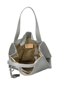 Sac à main en cuir gris avec une finition douce et texturée. L'intérieur présente une doublure beige et plusieurs poches pour l'organisation. Deux bretelles pour l'épaule.