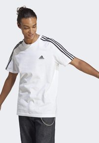 adidas Sportswear - ESSENTIALS SINGLE 3-STRIPES - Triko s potiskem - white   black Miniatura obrázku 1