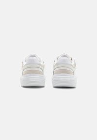 Tommy Hilfiger CHUNKY RUNNER - Baskets basses - white