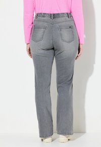Jeans grigi con cintura elastica, due tasche posteriori e design a gamba dritta. Realizzati in denim con una texture liscia; decorazioni di cucitura minime.