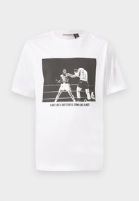 ONSMUHAMMAD ALI TEE - T-shirt estampada - bright white
