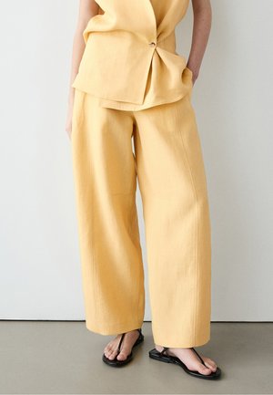 Massimo Dutti Pantalon classique - light yellow
