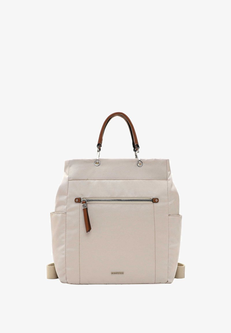 Beige Stoff-Rucksack mit strukturierter Oberfläche, braunen Ledergriffen, zentralem Reißverschlussfach und Seitentaschen für zusätzlichen Stauraum.