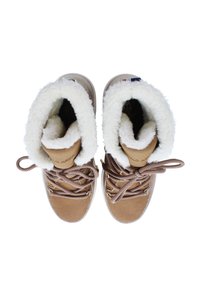 Bruine suède hoge laarzen met een witte faux fur voering, vetersluiting en gestructureerde bruine veters. Voorzien van een gewatteerde schacht en een stevige zool.