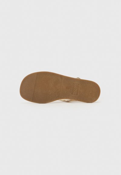 Sola de sapato de borracha castanha com textura antiderrapante. Apresenta um logótipo em relevo, forma curvada e bordas suaves. Design limpo e minimalista.