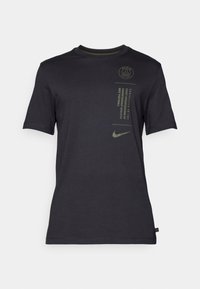 Černé tričko s krátkým rukávem vyrobené z bavlny, s potiskem v světle zelené barvě, logo Nike na přední straně a kulatým výstřihem.