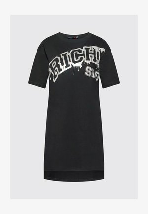 Abito a maniche corte nero con una stampa in stile gocciolante bianca con la scritta "RICH" e la parte visibile della scritta "SIO" sul petto.
