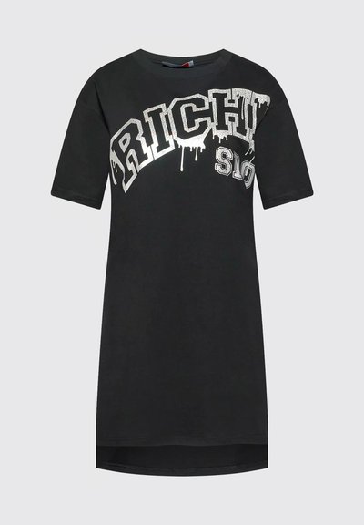 Abito a maniche corte nero con una stampa in stile gocciolante bianca con la scritta "RICH" e la parte visibile della scritta "SIO" sul petto.