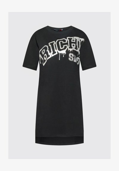 Abito a maniche corte nero con una stampa in stile gocciolante bianca con la scritta "RICH" e la parte visibile della scritta "SIO" sul petto.