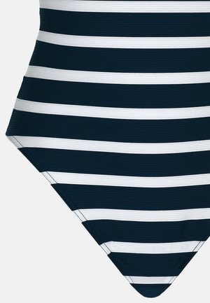 Granatowo-biały kostium kąpielowy w paski o prążkowanej fakturze, z dekoltem w kształcie litery V u dołu i szerokimi poziomymi paskami tworzącymi odważny wzór.