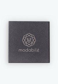 Schwarze quadratische Box aus strukturiertem Karton, mit einem goldenen geometrischen Logo und dem Namen "modabilé", der am Boden geprägt ist.
