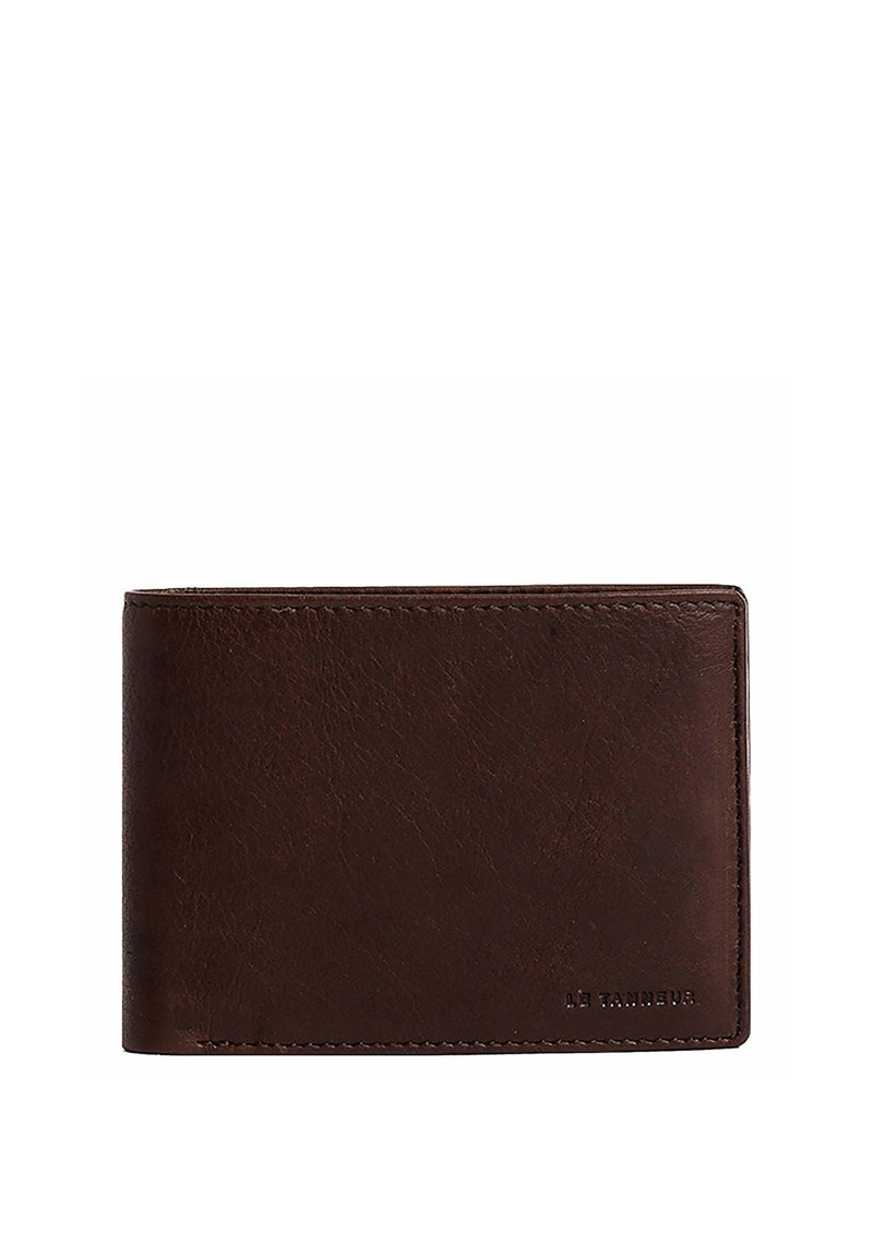 Braune Lederbörse mit texturierten Oberflächen, Zweifachdesign, Obernaht und geprägtem Logodetail. Kompakte und minimalistische Silhouette.