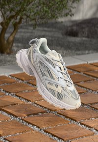 Lacoste - L003 NEO SHOT 125 - Sneakers basse - white/off white Immagine in miniatura 1