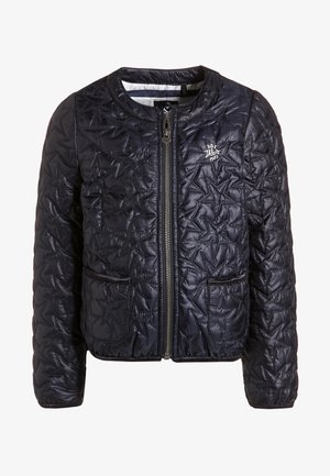 Granatowa pikowana kurtka z zamkiem błyskawicznym z przodu, z gwiazdkowym wzorem, dwoma kieszeniami na zamek i okrągłym dekoltem. Logo wyszyte na klatce piersiowej.