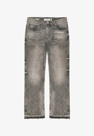 Jeans denim grigi sbiaditi a gamba dritta con orli sfrangiati, bottoni e cerniera frontali, tasche anteriori e posteriori.