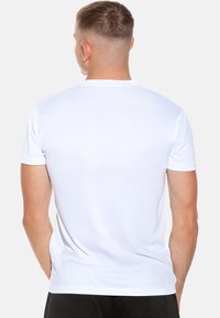 White short-sleeve t-shirt made of smooth fabric, featuring a classic crew neck and a fitted design, with no visible patterns or accents.