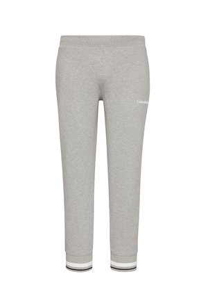 Pantaloni della tuta in cotone grigio con design aderente, polsini a righe in nero, bianco e grigio, e logo sull'anca sinistra.