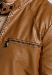 WITTCHEN Veste en similicuir - brown