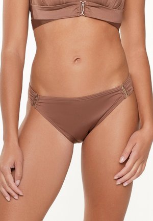 Parte inferiore di bikini marrone con un design arricciato e dettagli in oro sui lati. Realizzata in materiale morbido e elasticizzato per il massimo comfort.
