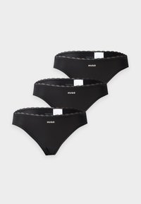 Trois culottes noires pour femmes avec bordure en dentelle, disposées en rangée décalée, chacune étiquetée avec le nom de la marque "HUGO" en blanc.