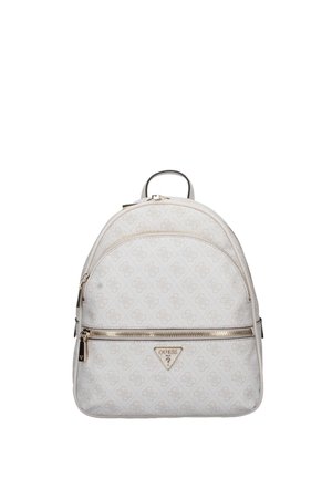 Zaino bianco con motivo logo sottile, forma arrotondata, accessori in oro, tasca frontale con zip e manico superiore per il trasporto.