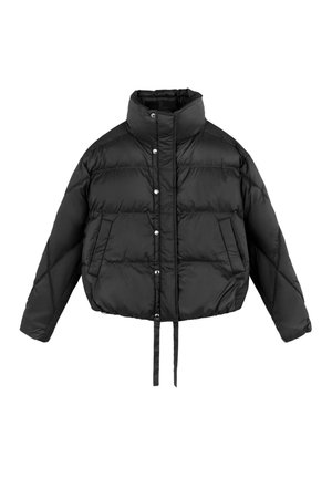 Doudoune noire avec un col haut, des boutons-pression, une texture matelassée en diagonale, des poches avant et un cordon ajustable à l'ourlet.