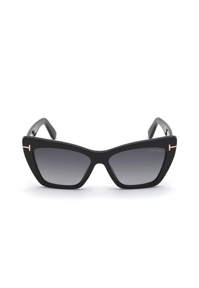 Gafas de sol negras estilo cat-eye con lentes degradados, que presentan un acabado mate suave, un diseño angular y un sutil acento dorado en las patillas.