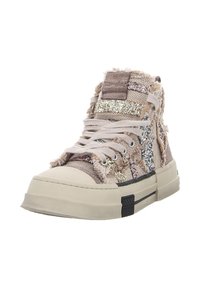 High-Top-Sneaker aus strukturiertem Stoff in Beige mit Glitzerdetails. Solide Gummikappe an der Spitze und dicke cremefarbene Sohle. Schnürdesign.