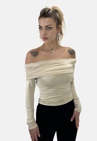 Unausgewählt, beige