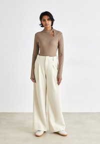 Gestuz DREW KNOT - Langarmshirt - shitake