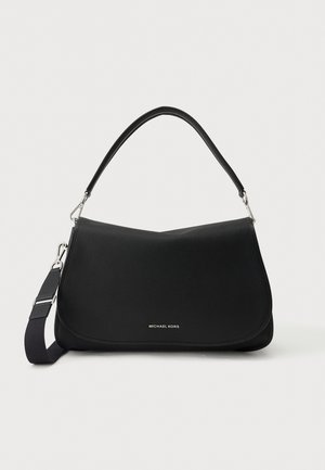 Черна чанта за рамо Michael Kors с извита горна дръжка, подвижна широка презрамка, сребристи щипки и преден капак.
