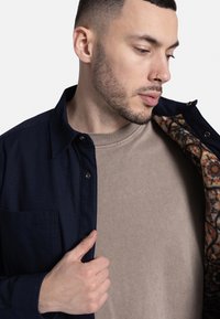 Redefined Rebel LORENZO OVERSHIRT - Ελαφρύ μπουφάν - sky captain