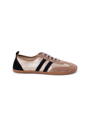 Baskets basses - topo