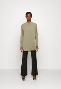 Lindex JANE - Blusa com botões - light khaki