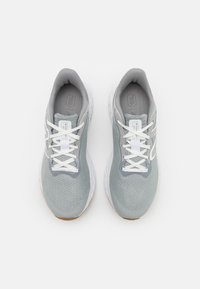 New Balance FRESH FOAM ARISHI V4 - Zapatillas running asfalto - grey