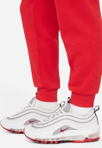 Nike Sportswear CLUB UNISEX - Treniņtērpa apakšdaļas - university red/(white)