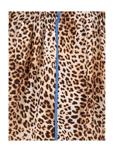 Tela con estampado de leopardo y una textura suave, con una franja de acento azul en el centro. Cintura elástica para un ajuste ajustable.