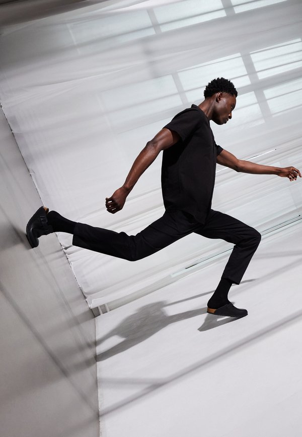 BOSTON NARROW FIT - Pantolette flach - schwarz