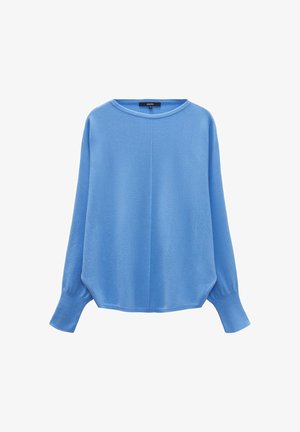 Lichtblauwe sweater van zacht materiaal. Heeft een ronde hals, lange mouwen en een relaxed fit met geribbelde boorden en zoom.