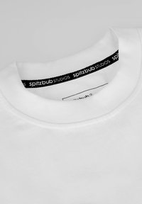 White sweatshirt with a round neck and ribbed collar, featuring a black label with "spitzbub STUDIOS" printed in white. Soft texture.