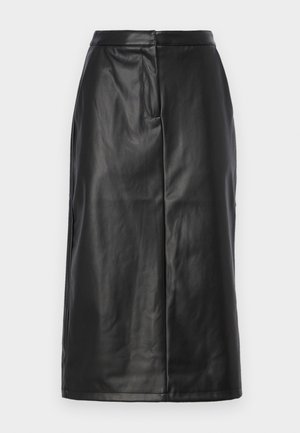 Saia de couro preto com uma silhueta ajustada, apresentando uma textura suave, design de comprimento médio e detalhes de costura subtis. Sem accents de hardware.