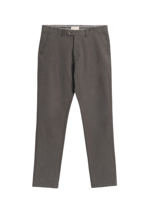 Pantalones de algodón de color gris oscuro con una textura suave, que cuentan con bolsillos laterales, cremallera y un cierre con un solo botón.